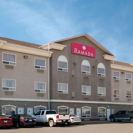 Ramada By Wyndham Weyburn Exterior foto