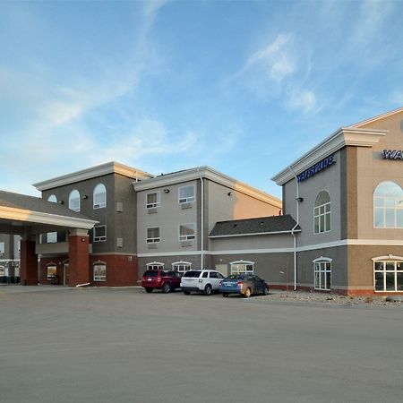 Ramada By Wyndham Weyburn Exterior foto
