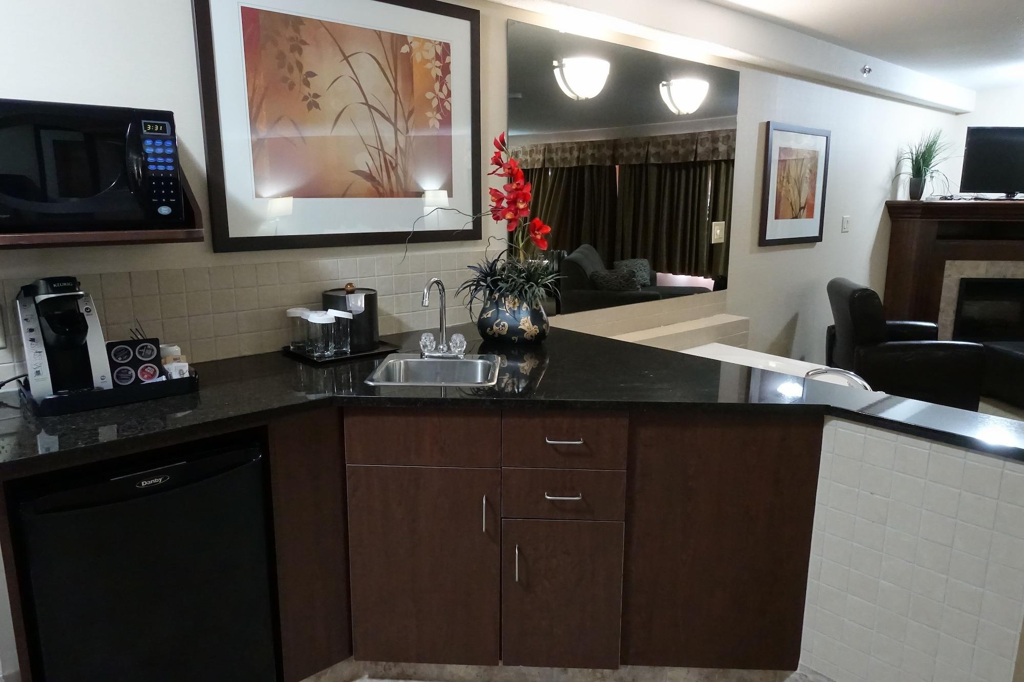 Ramada By Wyndham Weyburn Exterior foto