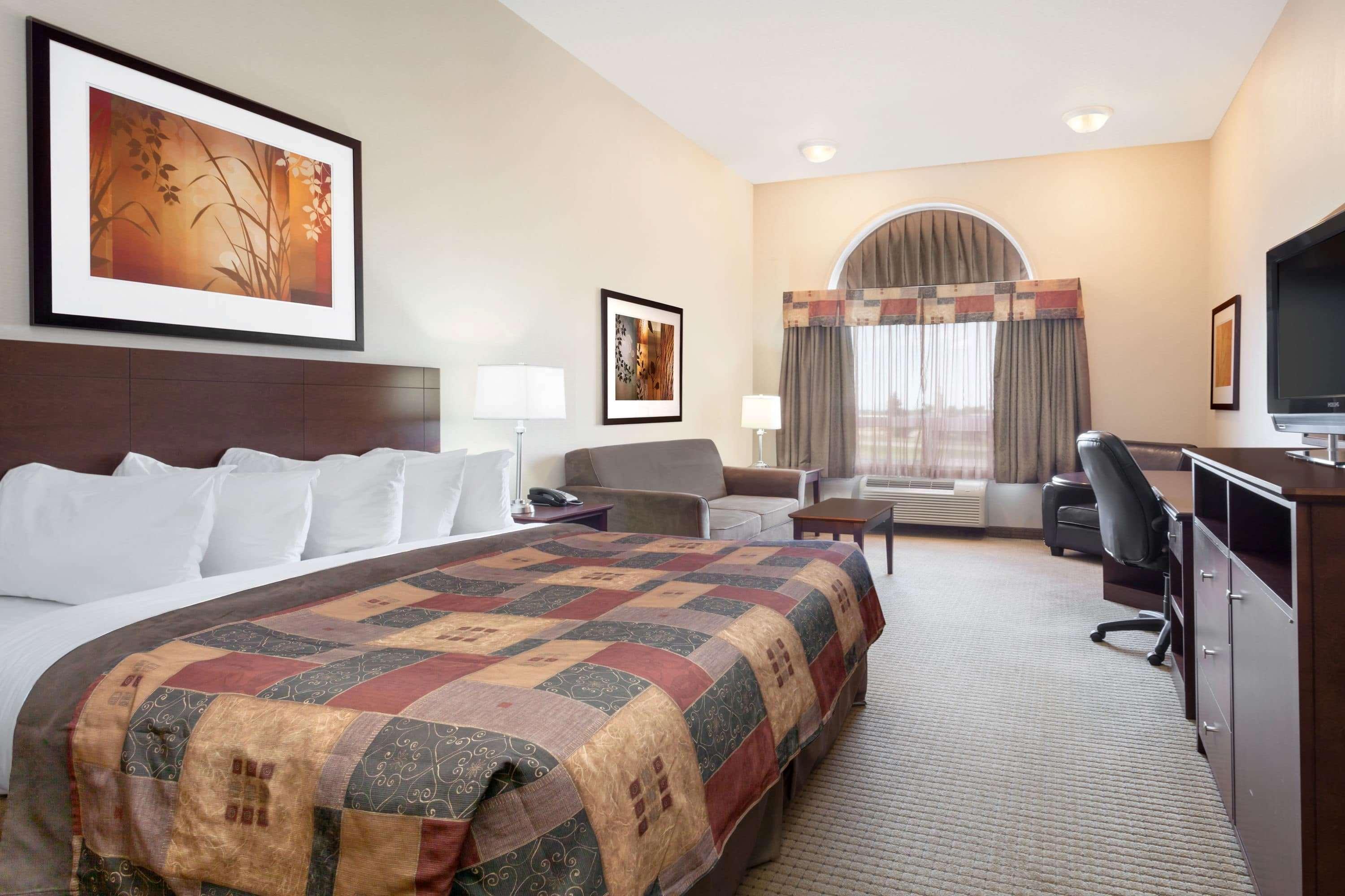 Ramada By Wyndham Weyburn Exterior foto