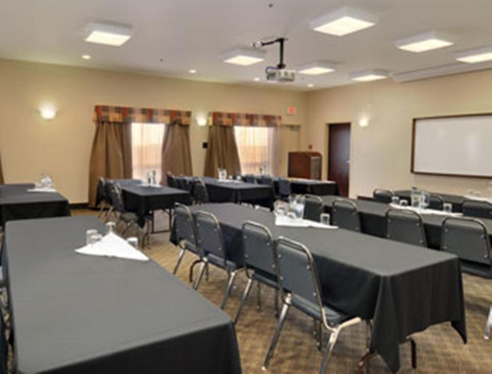 Ramada By Wyndham Weyburn Facilidades foto