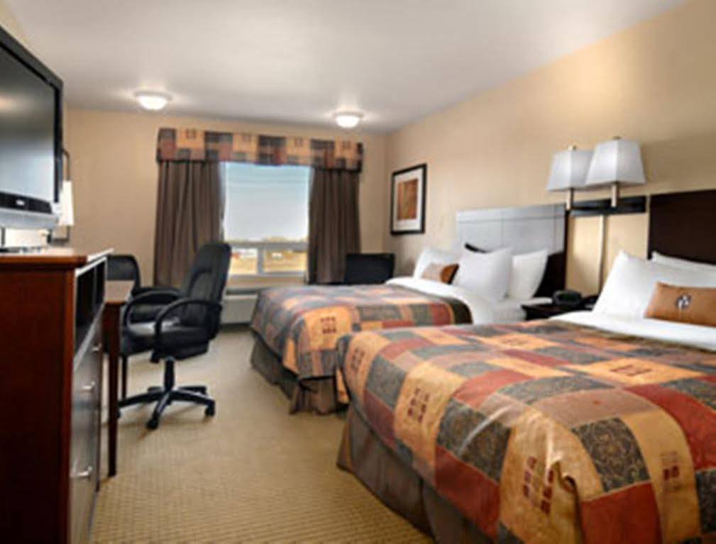Ramada By Wyndham Weyburn Quarto foto