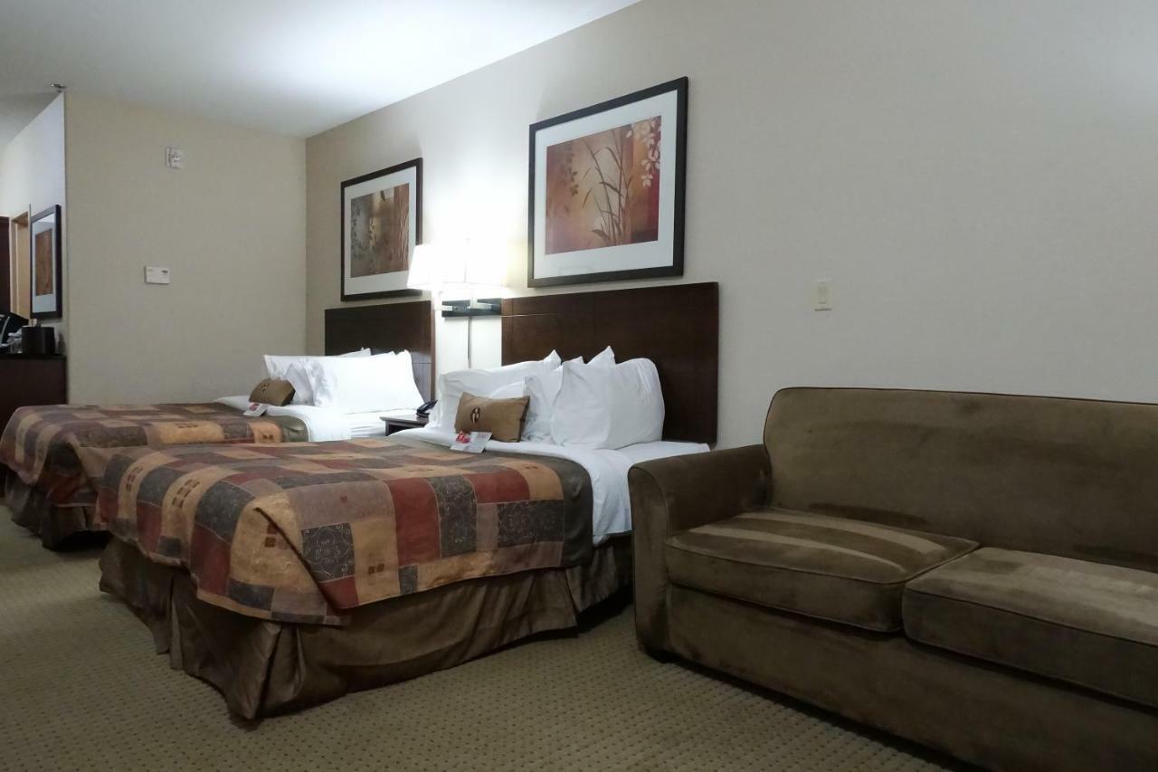 Ramada By Wyndham Weyburn Exterior foto